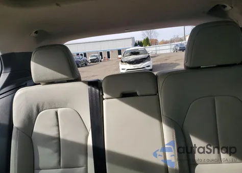 2020 Volvo Xc40 T5 Momentum z USA, uszkodzony, nr VIN YV4162UK5L2325825